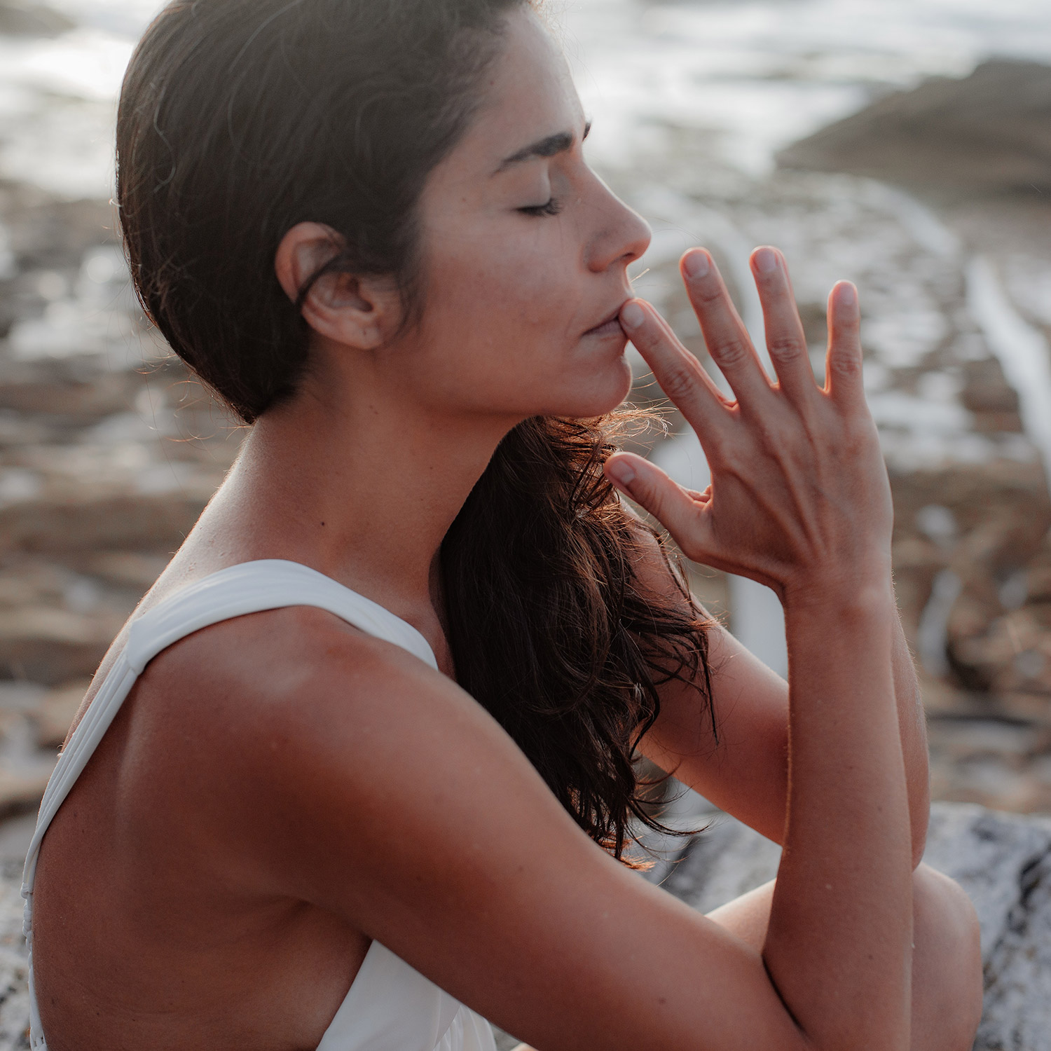 Theta Healing® Manifesting and Abundance Course 2 Woman meditating Beach - Theta Healing® Manifesting and Abundance Course 2