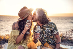 hippie couple kiss 300x200 - hippie-couple-kiss