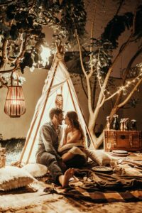 tent couple 200x300 - tent-couple